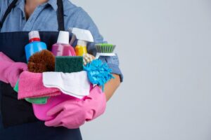 מנקה מחזיקה חומרי ניקוי - קרדיט תמונה FREEPIK